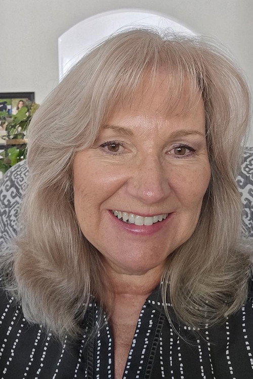 Shannon Cook as Citizen 3