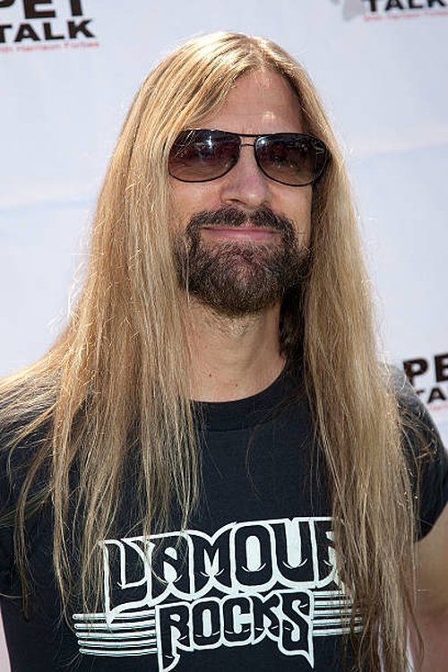 James Lomenzo as Bass