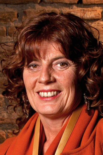 Consuelo Holzapfel as Gladys Mardones