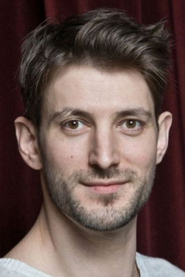 Vladislav Violinov as Mr. Journalist