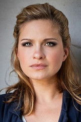 Josephine Schmidt as Maja Becker