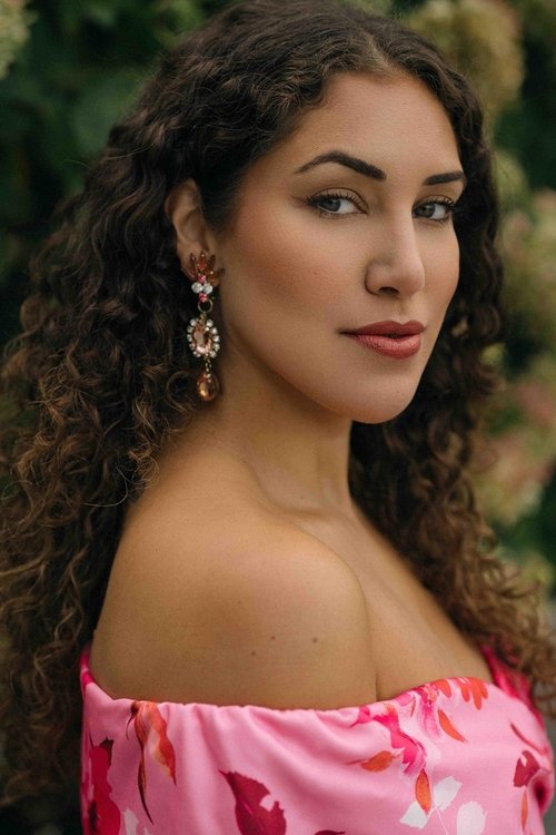 Yasmine Alice as Veronica