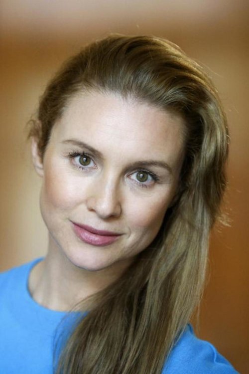 Iva Krajnc Bagola as Alma