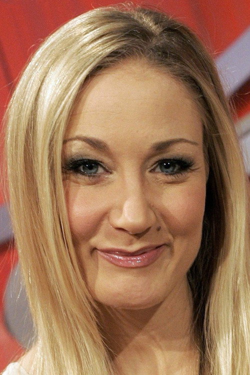 Janine Kunze as Sarah