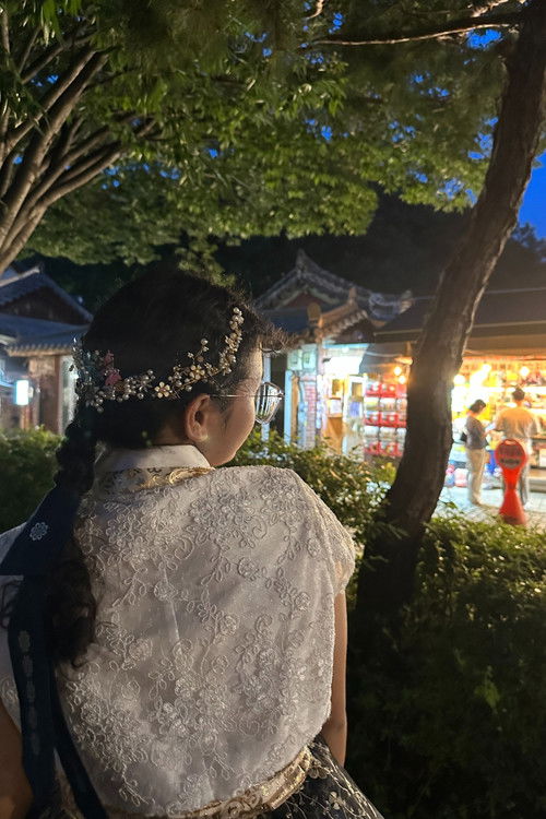 Dennise Silitonga as Ajeng