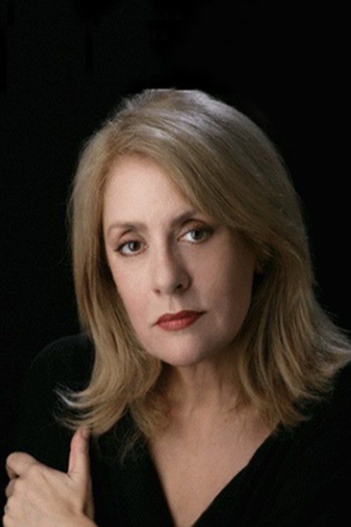 Magda Mavrogianni as Béatrice Delva, the pianist