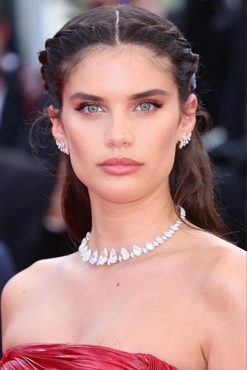 Sara Sampaio as Elisabetta