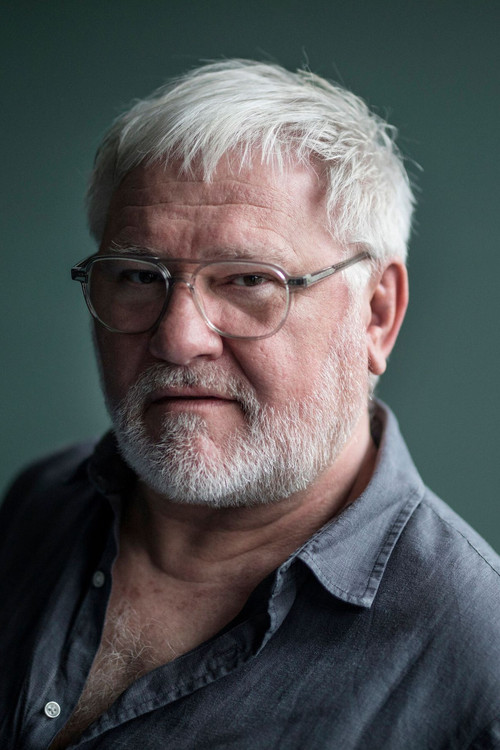 Armin Dallapiccola as Receptionist at the Motel