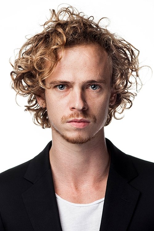 Stef Aerts as Tom