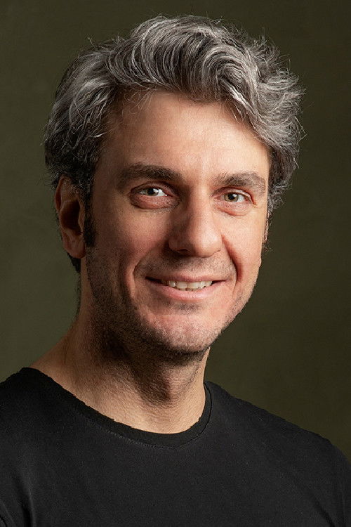 Uğur Bilgin as Komiser