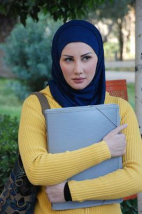 Jenny Esber as Victoria