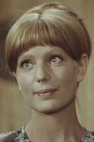 Yelena Bratslavskaya as Yulya Yatsenko