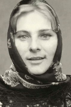 Mariia Mykolaichuk as Singer