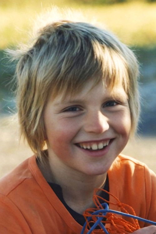 Jakob Borgen as Linus
