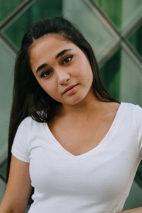 Derya Dilber as Selma