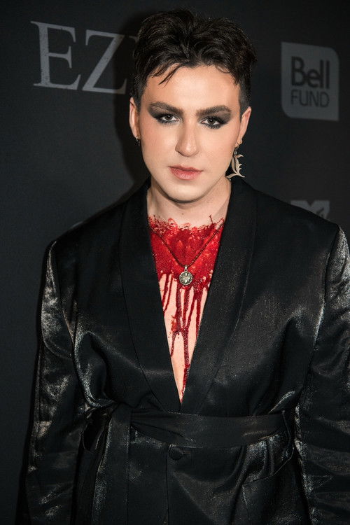 Luke Hutchie as Ezra Grey