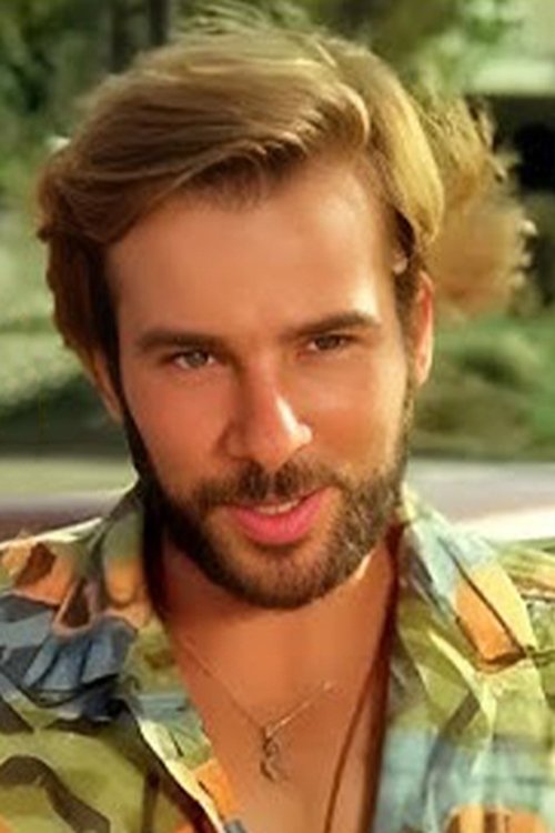 Yalçın Tülpar as Erkan