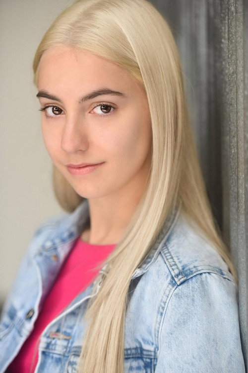 Chelsea Lavallee as Lori