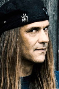 Ronni Le Tekrø as Lead Guitar