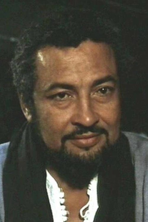 Hassan Essakali as Issa Daoudi