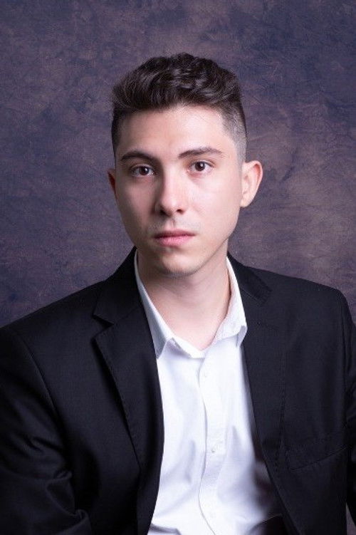 Juan Montaño as Médico