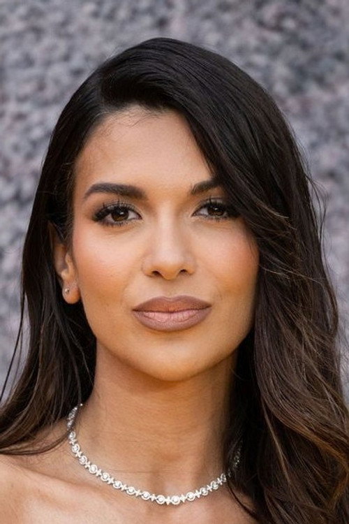 Ekin-Su Cülcüloğlu as Ekin-Su Cülcüloğlu