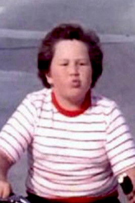 Miguel Ángel Valero as Draculín