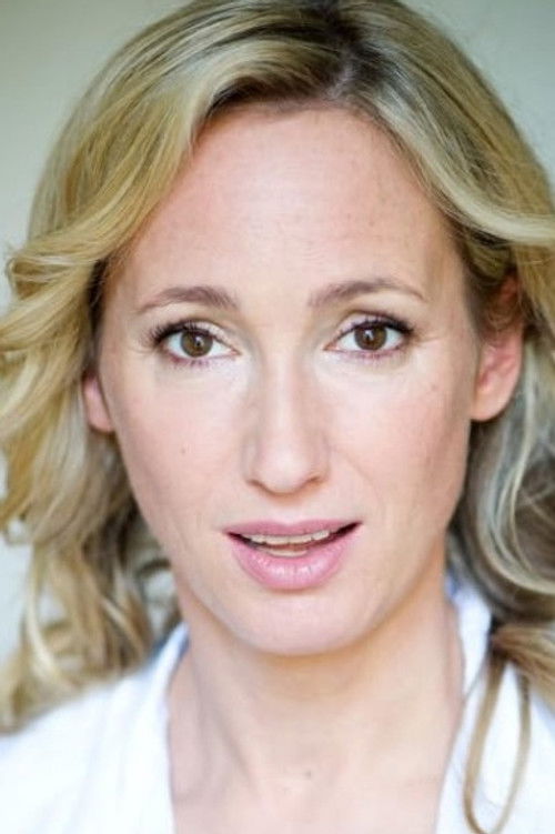 Isabell Hindersin as Isolde Neumann