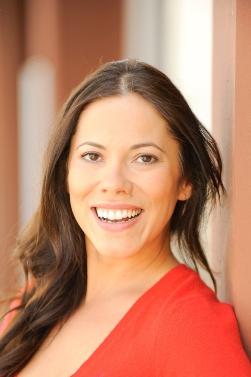 Romi Dias as Victoria