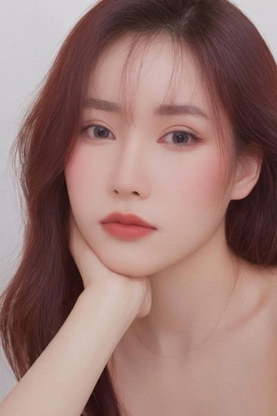 Sana Nichanat Setasawatpong as Mim