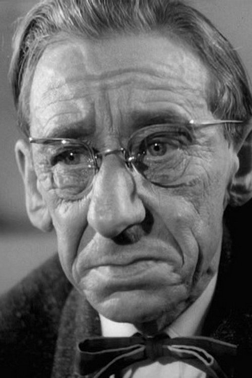 Oskar Lind as Courtier