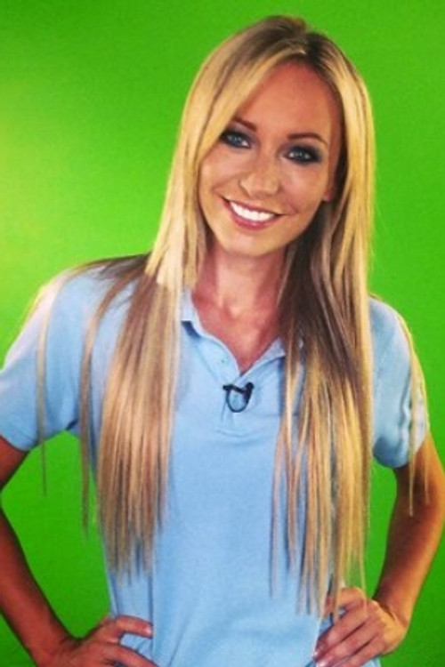 Julia Calvert as Elizabeth