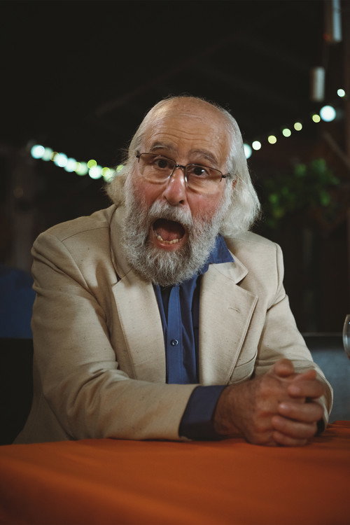 Luciano Luppi as Velho