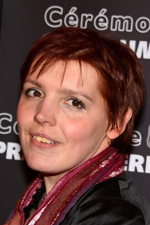 Miss Ming as La serveuse de la crêperie