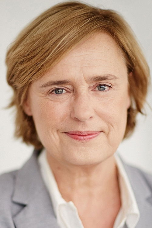 Diane Valsonne as La psychanalyste