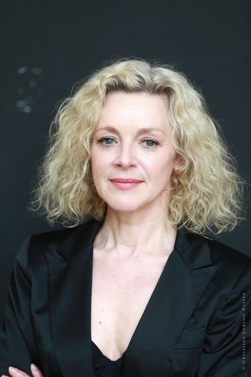 Armelle Lecoeur as La vendeuse de gaufres