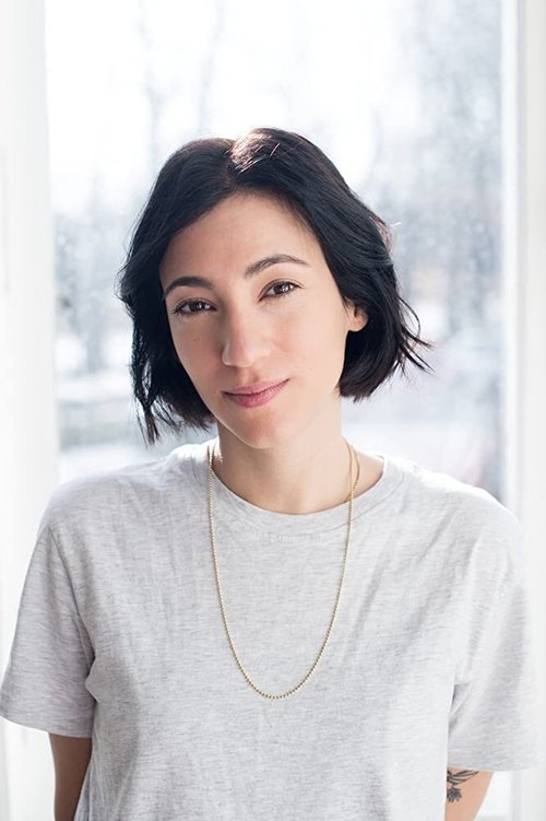 Zeynep Bozbay as Aynur Kaya