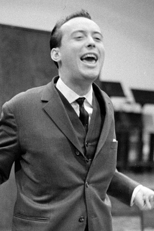 Szuhay Balázs as Flórián papagáj (voice)