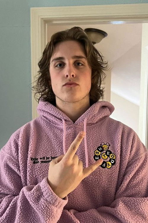 Logan Goelman as Jason