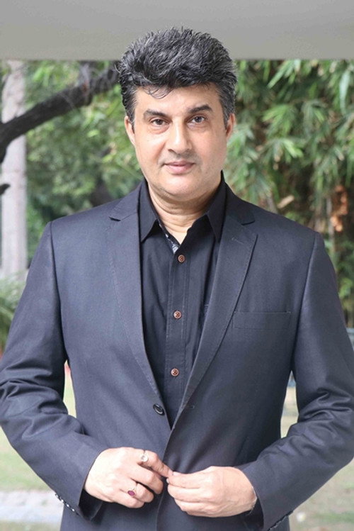 Aashish Kaul as Devan Ahuja