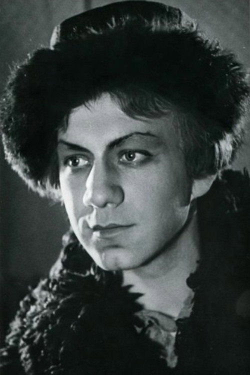 Aleksey Seryozhkin as солдат - парикмахер