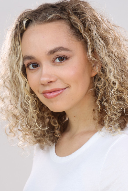 Jillian Shea Spaeder as Ella