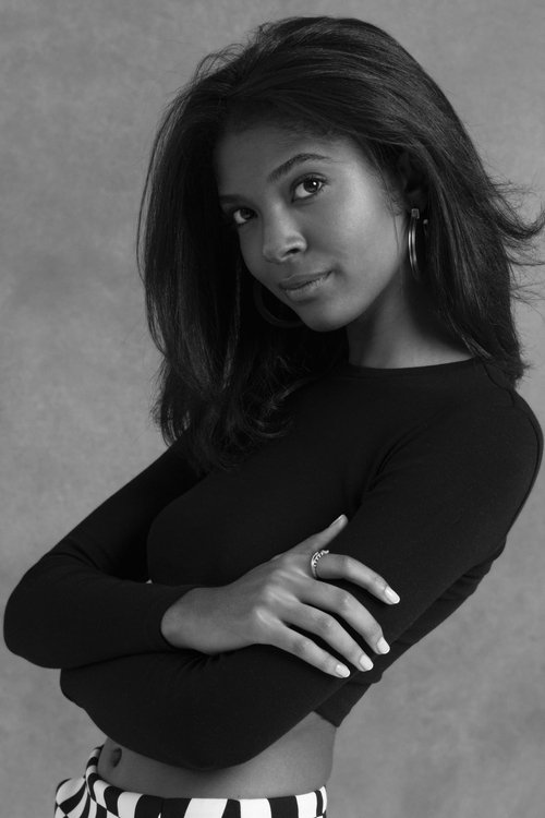 Taylor Brianna as Alice