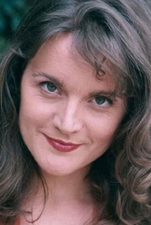 Inés Moraleda as Cantant del tema de la sèrie