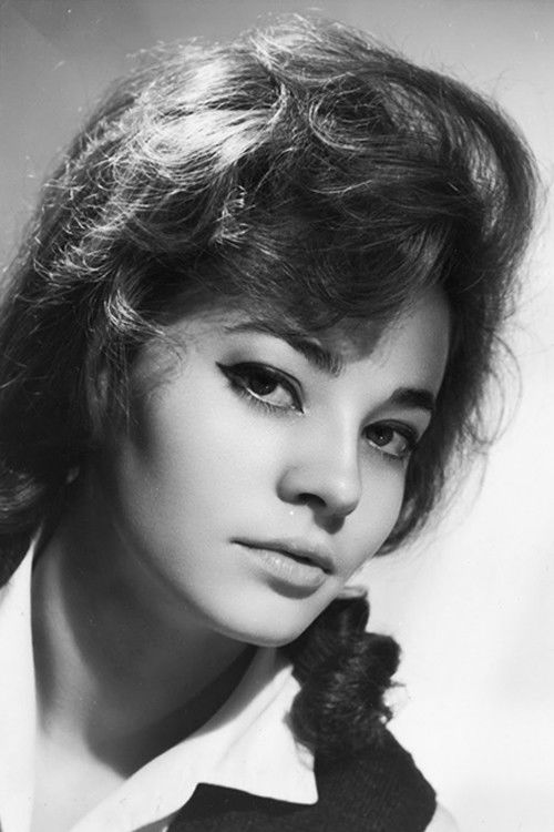 Tina Gaitanou as Liza