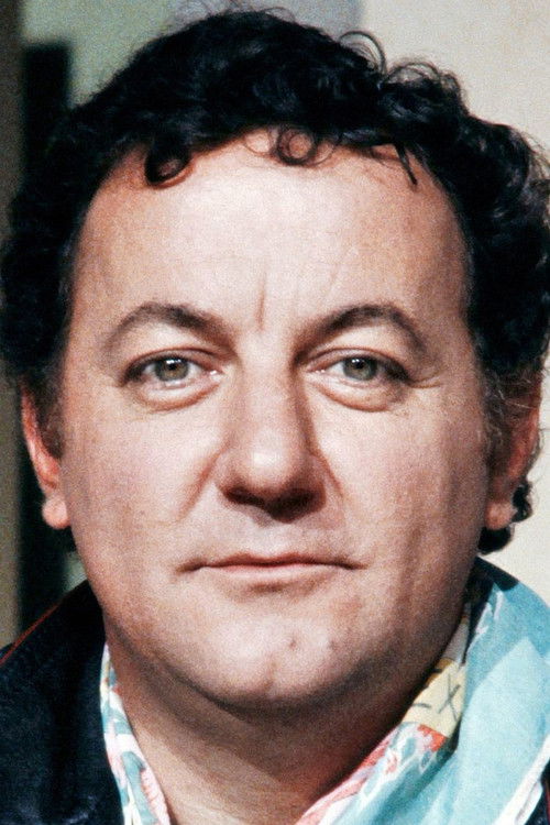 Coluche as Coyotte