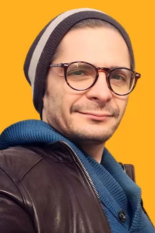 Alireza Raeisi as Hamid Reza Kashani