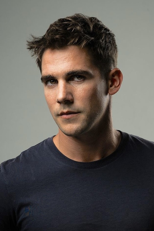 Mariano González as Henry Evas