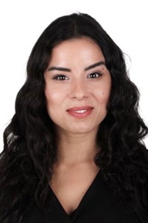 Ada Alize Ertem as Ezgi