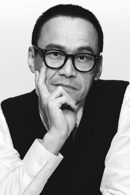 Chen Yi-wen as Supermarket Manager Chen